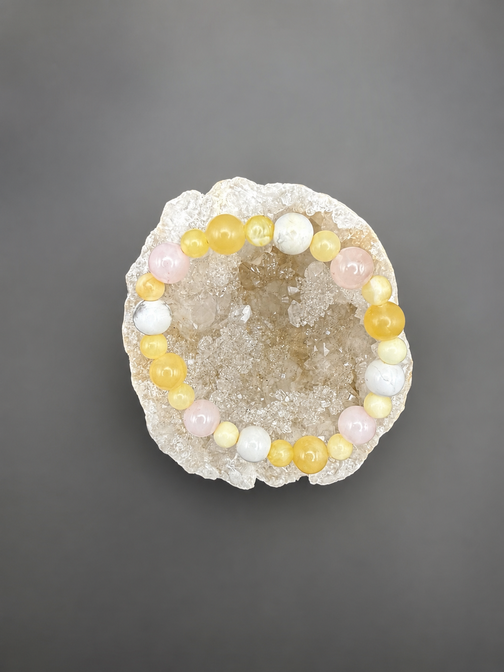 Bracelet élastique enfant Jada en quartz rose, howlite et jade jaune