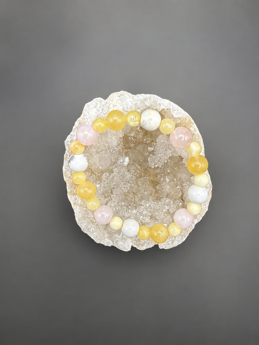 Bracelet élastique enfant Jada en quartz rose, howlite et jade jaune